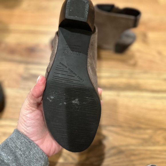 Size 9 Munro Slingbacks - Picture 5 of 5